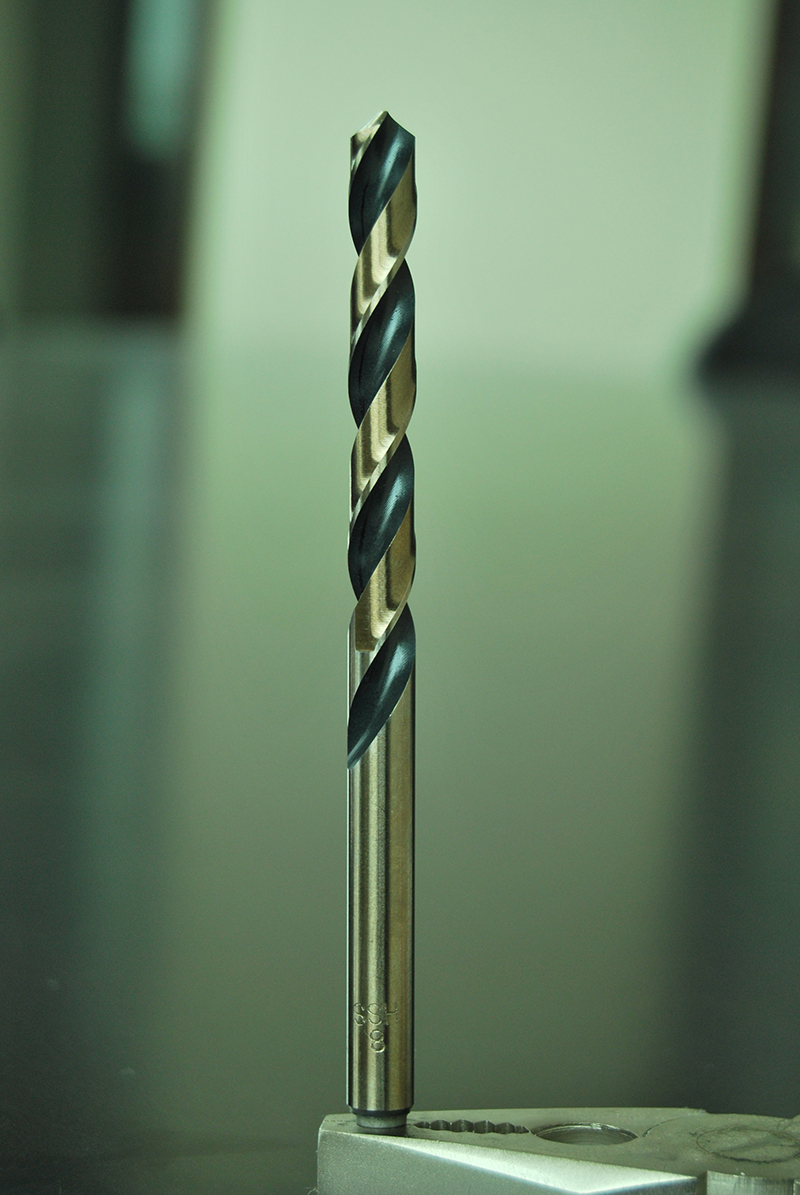 Black groove with yellow edge